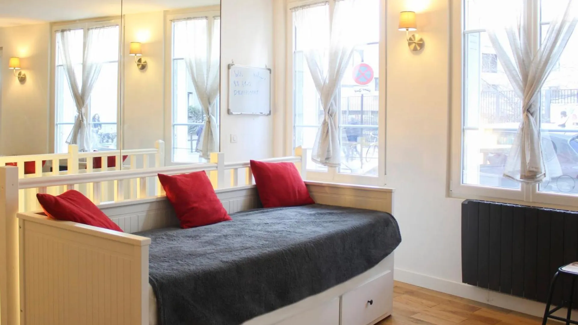 Bright Apartment - Near Garden contacts